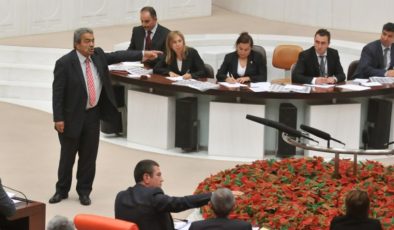 Siyasetin renkli ismi Kamer Genç anılıyor