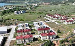 Kira zammı akademisyenlerle rektörü mahkemelik etti