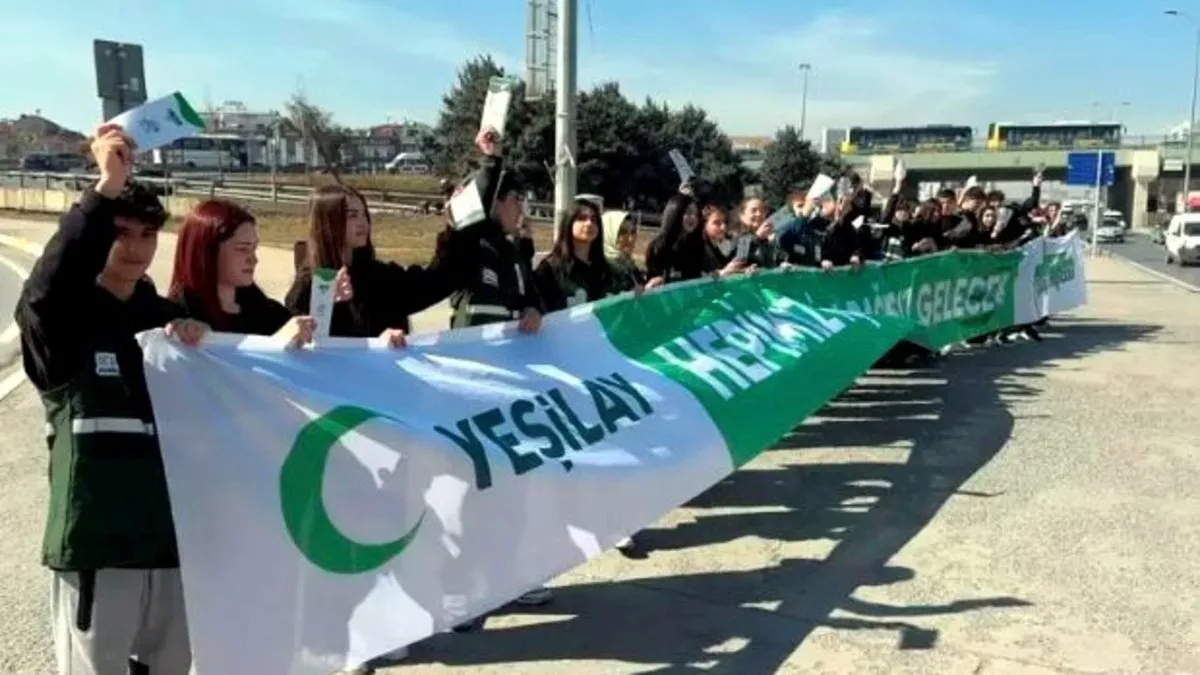 Bağımlılıkla mücadeleye öğrencilerde yürüyüşle destek verdi